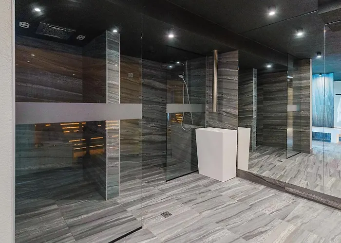 Green Apartment Pool Sauna Parking Free