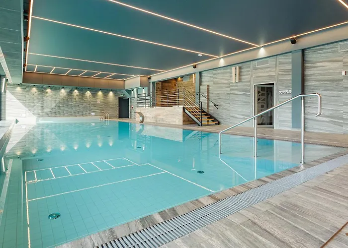 Green Apartment Pool Sauna Parking Free